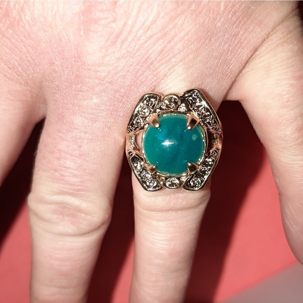Stainless golden ring that wraps around